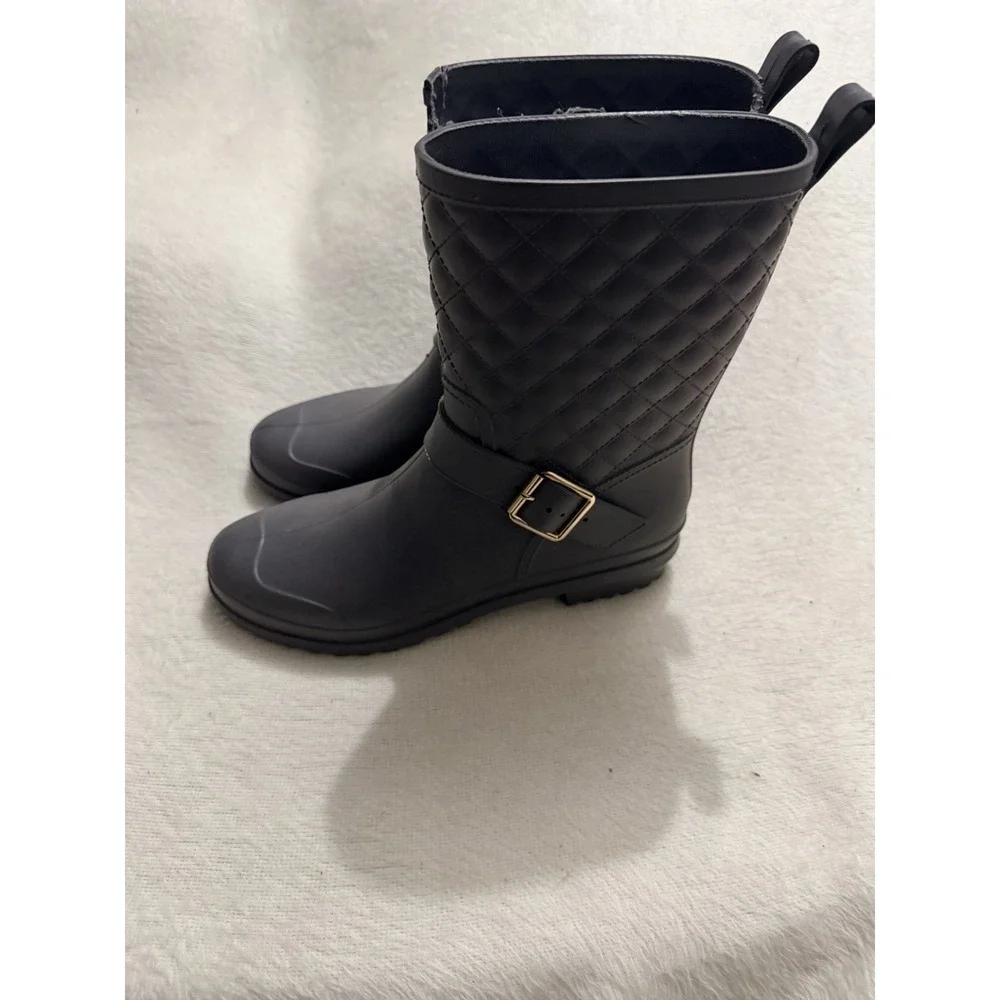 Capelli New York Quilted Rain Boots Womens 9 Black Rubber Buckle Mid Calf